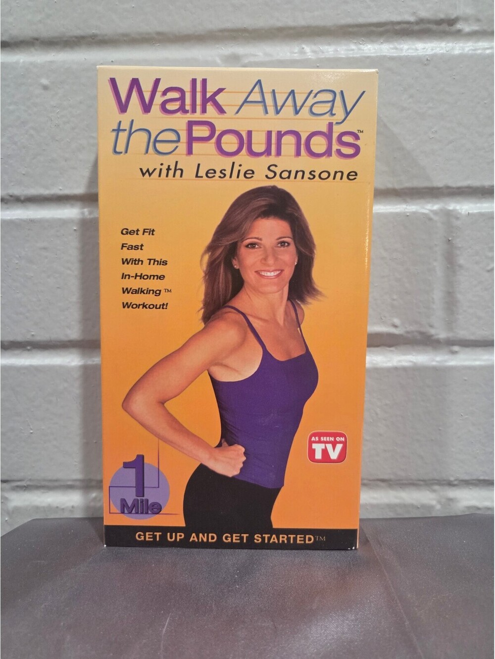 Walk Away the Pounds with Leslie Sansone: Get Up and Get Started 1 Mile VHS Tape